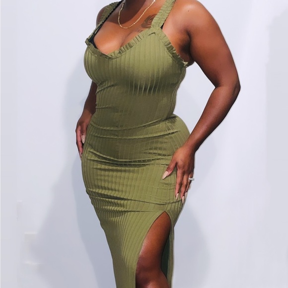 Haute Monde Olive Green Maxi Dress - Picture 3 of 3